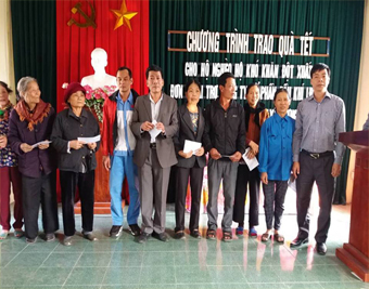 IDICO-CONAC trao quà cho hộ nghèo gặp khó khăn đột xuất trên địa bàn thành phố Phủ Lý, tỉnh Hà Nam