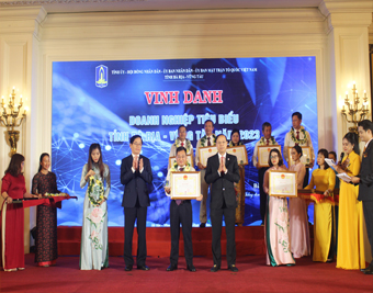 IDICO-CONAC vinh dự đón nhận bằng khen của UBND tỉnh Bà Rịa – Vũng Tàu tại buổi họp mặt ngày Doanh nhân Việt Nam 13/10/2023.