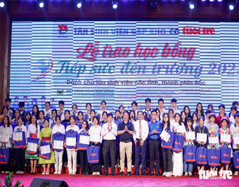 IDICO-CONAC trao học bổng ủng hộ chương trình “Tiếp sức đến trường” cho các bạn tân sinh viên có hoàn cảnh khó khăn tại tỉnh Hà Nam